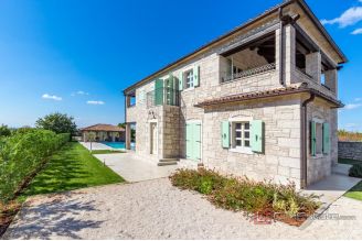 019 1024 08 Pazin Stone house with pool for sale