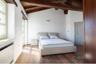 019 1024 08 Pazin Stone house with pool for sale