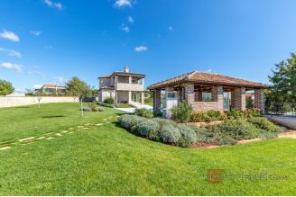 019 1024 08 Pazin Stone house with pool for sale