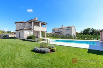 019 1024 08 Pazin Stone house with pool for sale