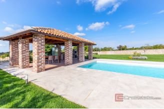 019 1024 08 Pazin Stone house with pool for sale
