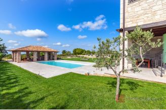 019 1024 08 Pazin Stone house with pool for sale