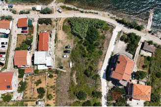 005 2043 123 Island of Pasman Building land in the first row to the sea