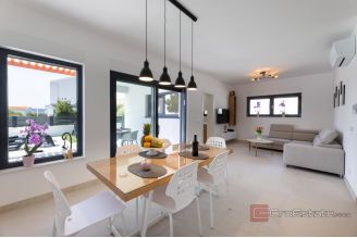 020 2047 17 Trogir Luxurious villa with three residental units for sale