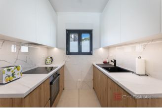 020 2047 17 Trogir Luxurious villa with three residental units for sale