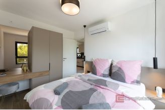 020 2047 17 Trogir Luxurious villa with three residental units for sale