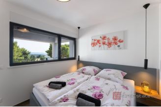 020 2047 17 Trogir Luxurious villa with three residental units for sale