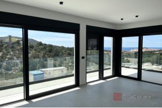 010 2044 25 Primosten Luxury penthouse with a sea view sale