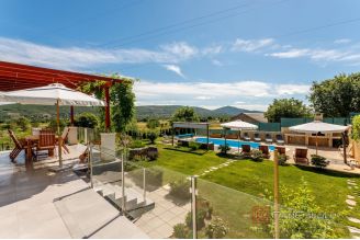 013 2016 619 Split area Spacious rural villa with pool for sale