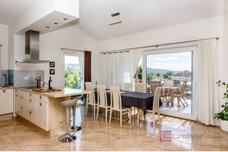 013 2016 619 Split area Spacious rural villa with pool for sale