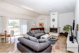 013 2016 619 Split area Spacious rural villa with pool for sale