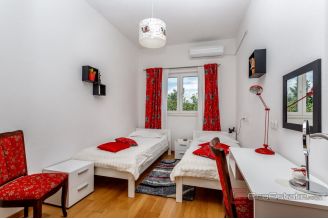 013 2016 619 Split area Spacious rural villa with pool for sale