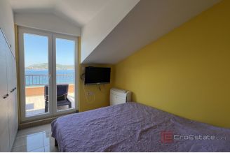 012 2046 19 Rogoznica House in the first row to the sea for sale