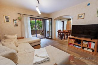 017 2045 24 Split Mejasi Three bedroom apartment with spacious courtyard for sale