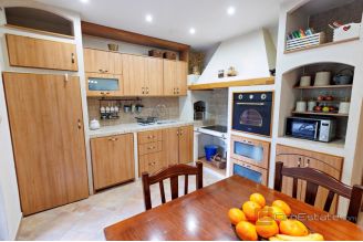 017 2045 24 Split Mejasi Three bedroom apartment with spacious courtyard for sale