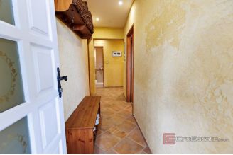 017 2045 24 Split Mejasi Three bedroom apartment with spacious courtyard for sale