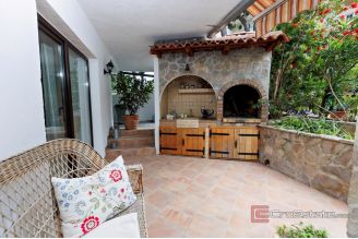 017 2045 24 Split Mejasi Three bedroom apartment with spacious courtyard for sale