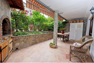 017 2045 24 Split Mejasi Three bedroom apartment with spacious courtyard for sale