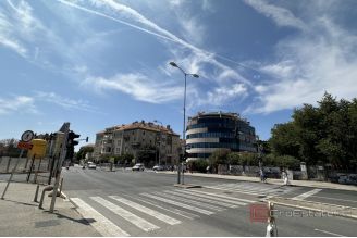 005 2045 23 Split Manus Three bedroom apartment sale