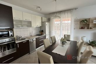 008 2045 26 Split Two bedroom apartmen _in an ideal location for sale