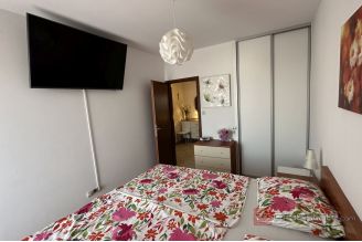 008 2045 26 Split Two bedroom apartmen _in an ideal location for sale