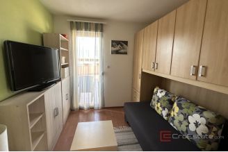 008 2045 26 Split Two bedroom apartmen _in an ideal location for sale