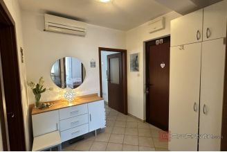 008 2045 26 Split Two bedroom apartmen _in an ideal location for sale