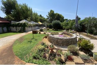 014 2044 27 Vodice Apartment house with restaurant for sale