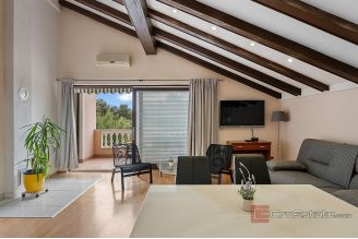 014 2044 27 Vodice Apartment house with restaurant for sale