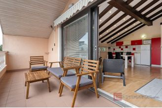 014 2044 27 Vodice Apartment house with restaurant for sale