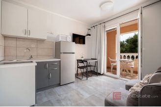 014 2044 27 Vodice Apartment house with restaurant for sale