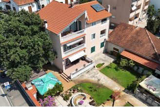 014 2044 27 Vodice Apartment house with restaurant for sale