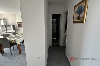 016 2045 27 Split Dragovode Spacious penthouse with a sea view for sale