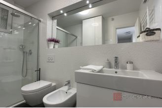 016 2045 27 Split Dragovode Spacious penthouse with a sea view for sale