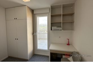 016 2045 27 Split Dragovode Spacious penthouse with a sea view for sale