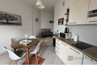 015 2035 171 Rogoznica Three bedroom apartment with a sea view for sale