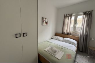 015 2035 171 Rogoznica Three bedroom apartment with a sea view for sale