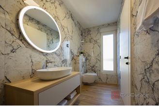 020 2018 260 Zadar Modern villa in a quiet location near the sea for sale