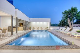 020 2018 260 Zadar Modern villa in a quiet location near the sea for sale