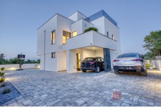 020 2018 260 Zadar Modern villa in a quiet location near the sea for sale