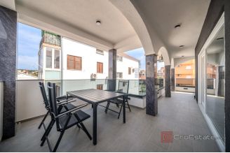 013 2046 22 Ciovo Modern villa with six apartment units for sale