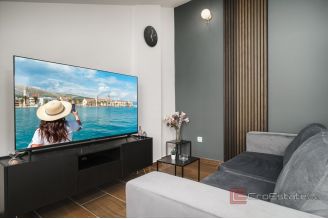 013 2046 22 Ciovo Modern villa with six apartment units for sale