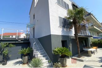 015 2044 28 Marina house in the first row to the sea for sale