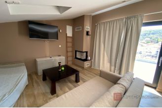 015 2044 28 Marina house in the first row to the sea for sale