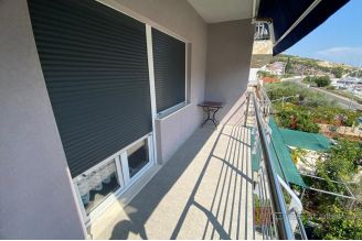 015 2044 28 Marina house in the first row to the sea for sale