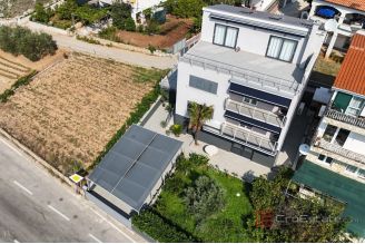 015 2044 28 Marina house in the first row to the sea for sale