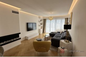 011 2045 34 Split Center Two bedroom apartment for sale