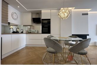 011 2045 34 Split Center Two bedroom apartment for sale