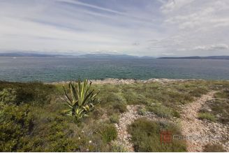 004 2046 25 Island of Solta Building land near the sea for sale