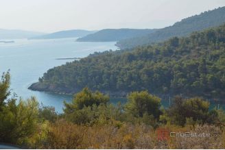 004 2046 25 Island of Solta Building land near the sea for sale